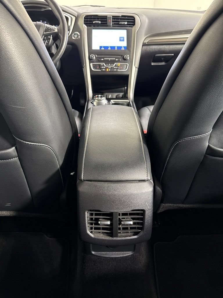 Used 2017 Ford Fusion SE w/ Fusion SE Technology Package AWD/4WD image 24