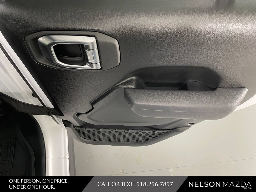 Used 2025 Jeep Gladiator Rubicon AWD/4WD image 34