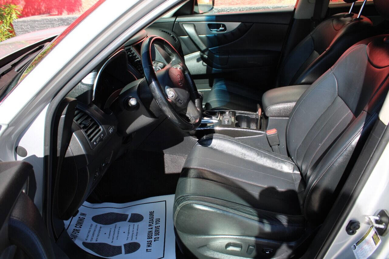 Used 2017 INFINITI QX70 2WD image 11