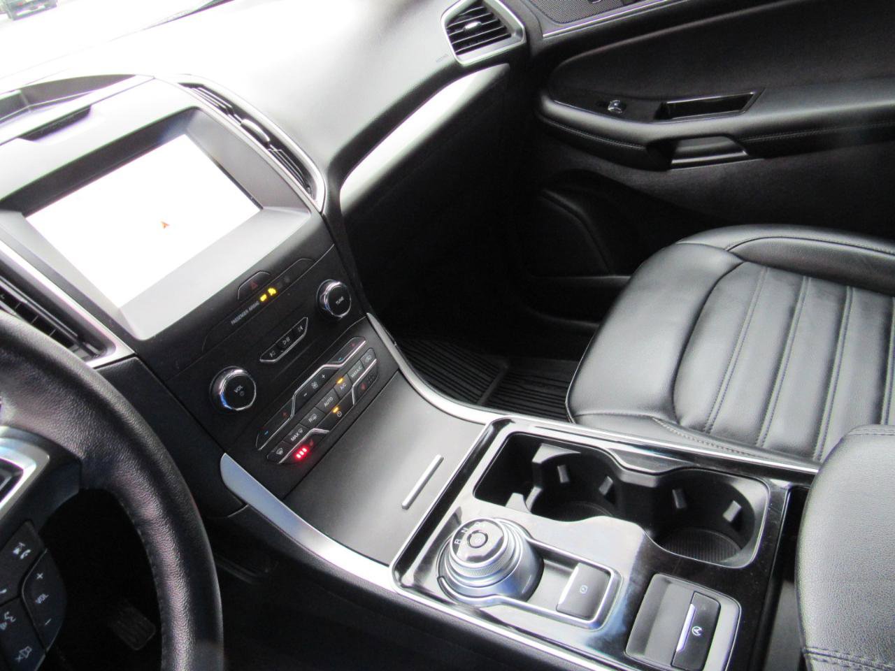 Used 2020 Ford Edge SEL w/ Convenience Package image 32