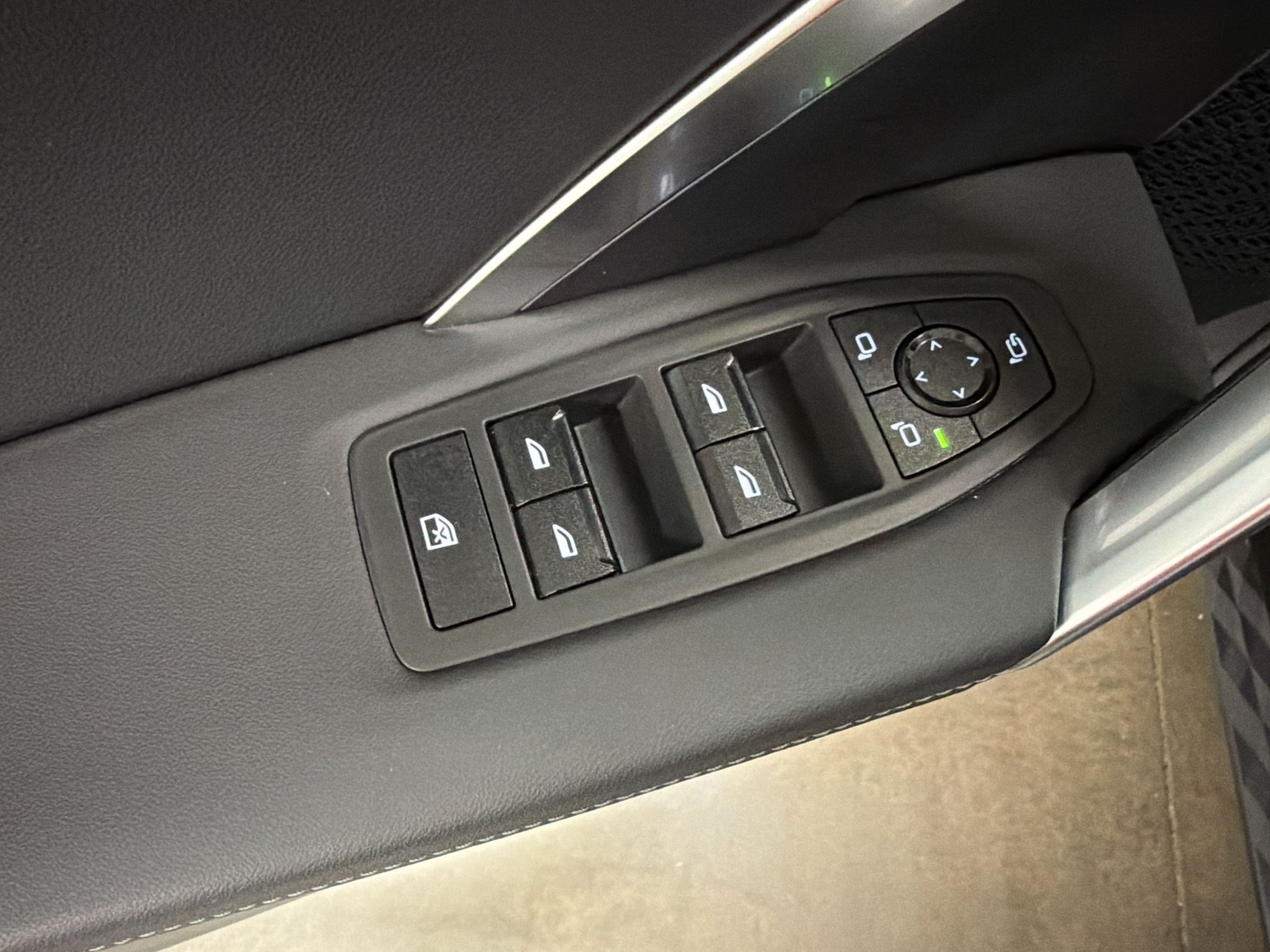 Certified 2025 BMW X2 xDrive28i AWD/4WD image 27