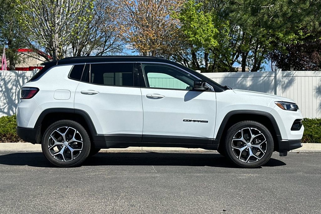 Used 2024 Jeep Compass Limited AWD/4WD image 3
