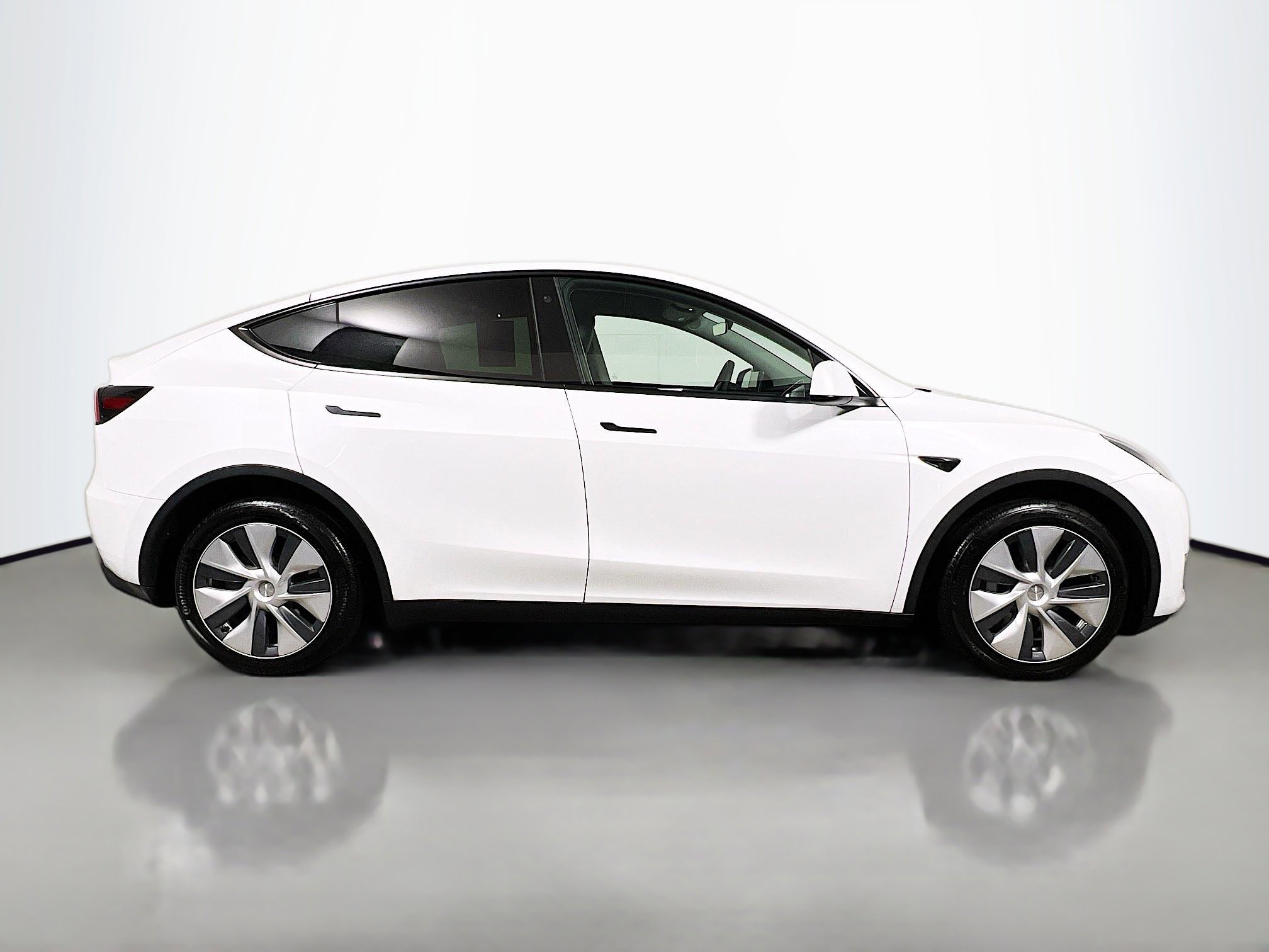 Used 2023 Tesla Model Y Long Range image 3
