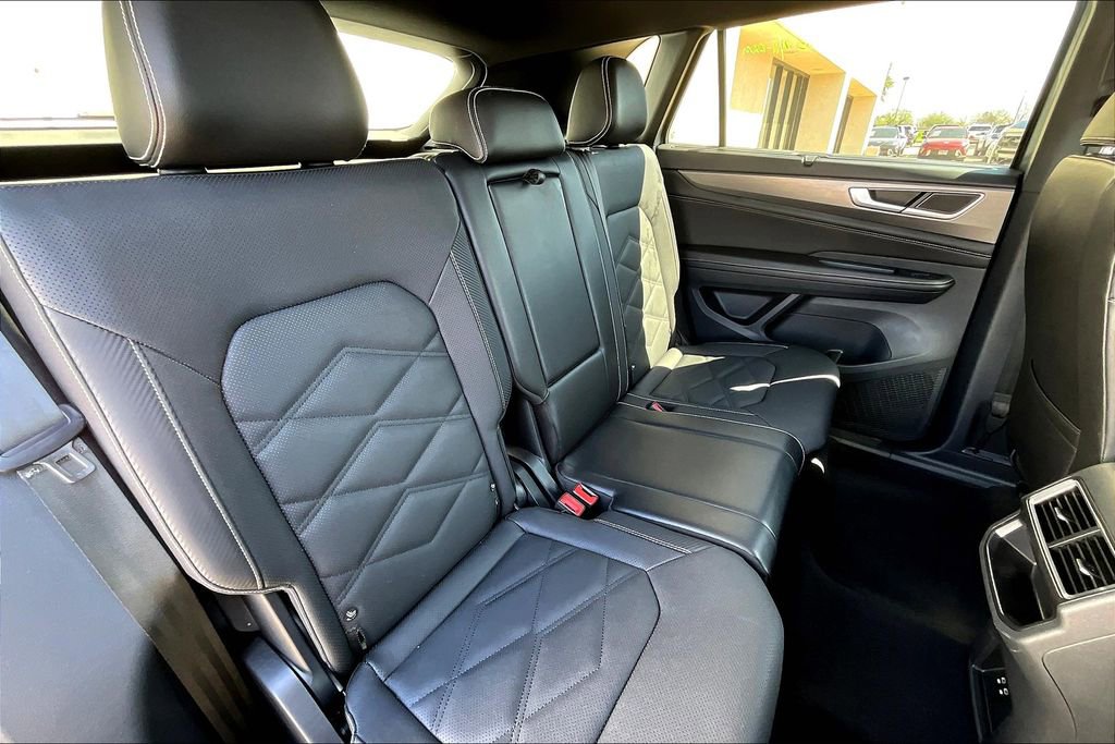 Used 2024 Volkswagen Atlas Cross Sport SE image 35