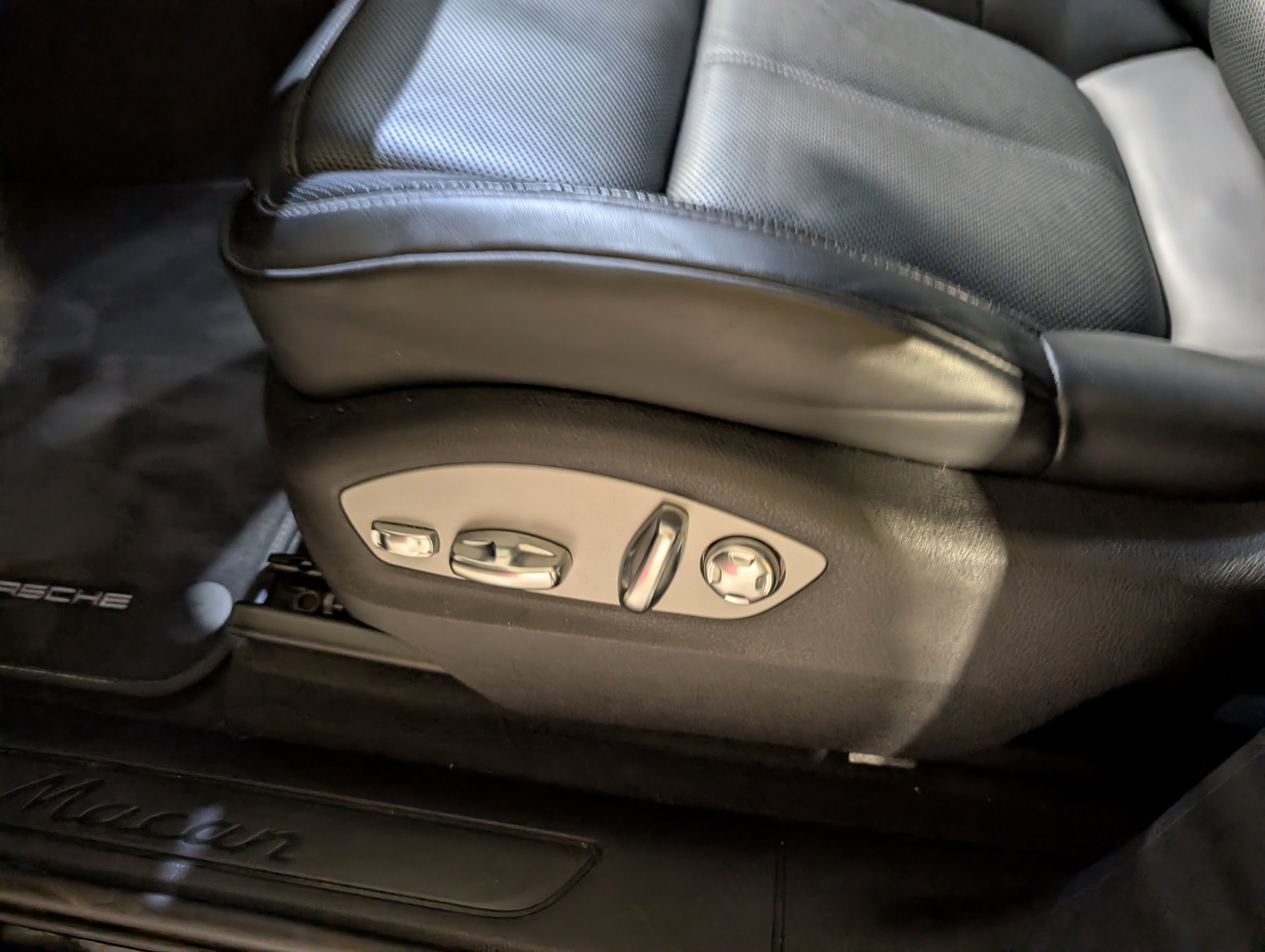 Used 2024 Porsche Macan image 6