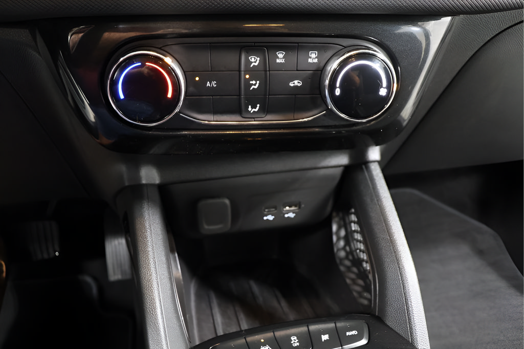 Used 2025 Chevrolet TrailBlazer LT AWD/4WD image 10