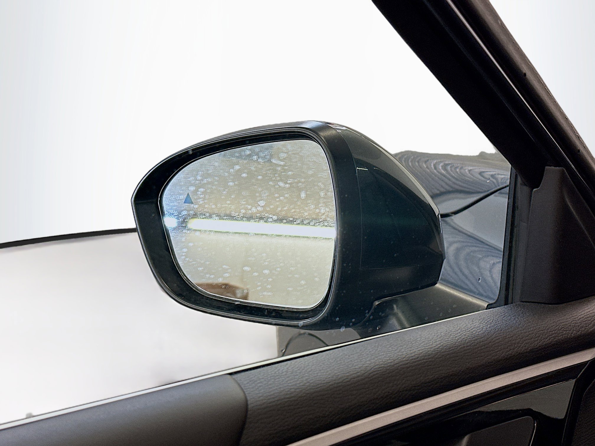 Used 2024 Mitsubishi Outlander SE image 16