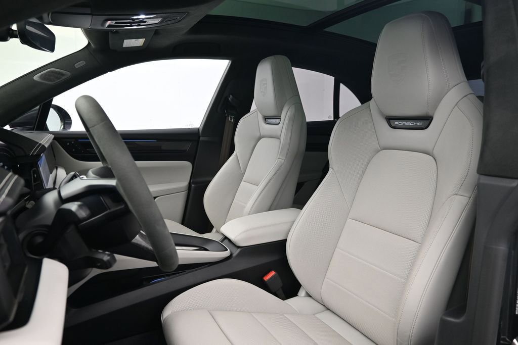 Certified 2024 Porsche Macan Turbo Electric AWD/4WD image 5