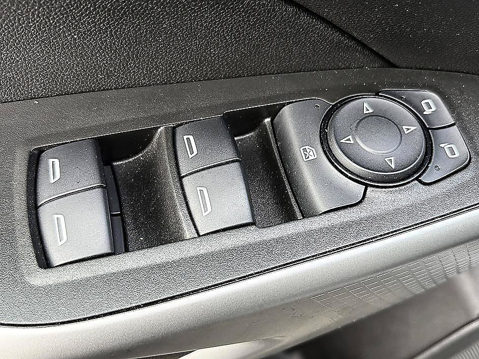 Used 2024 Chevrolet Trax LS w/ LS Convenience Package FWD image 17