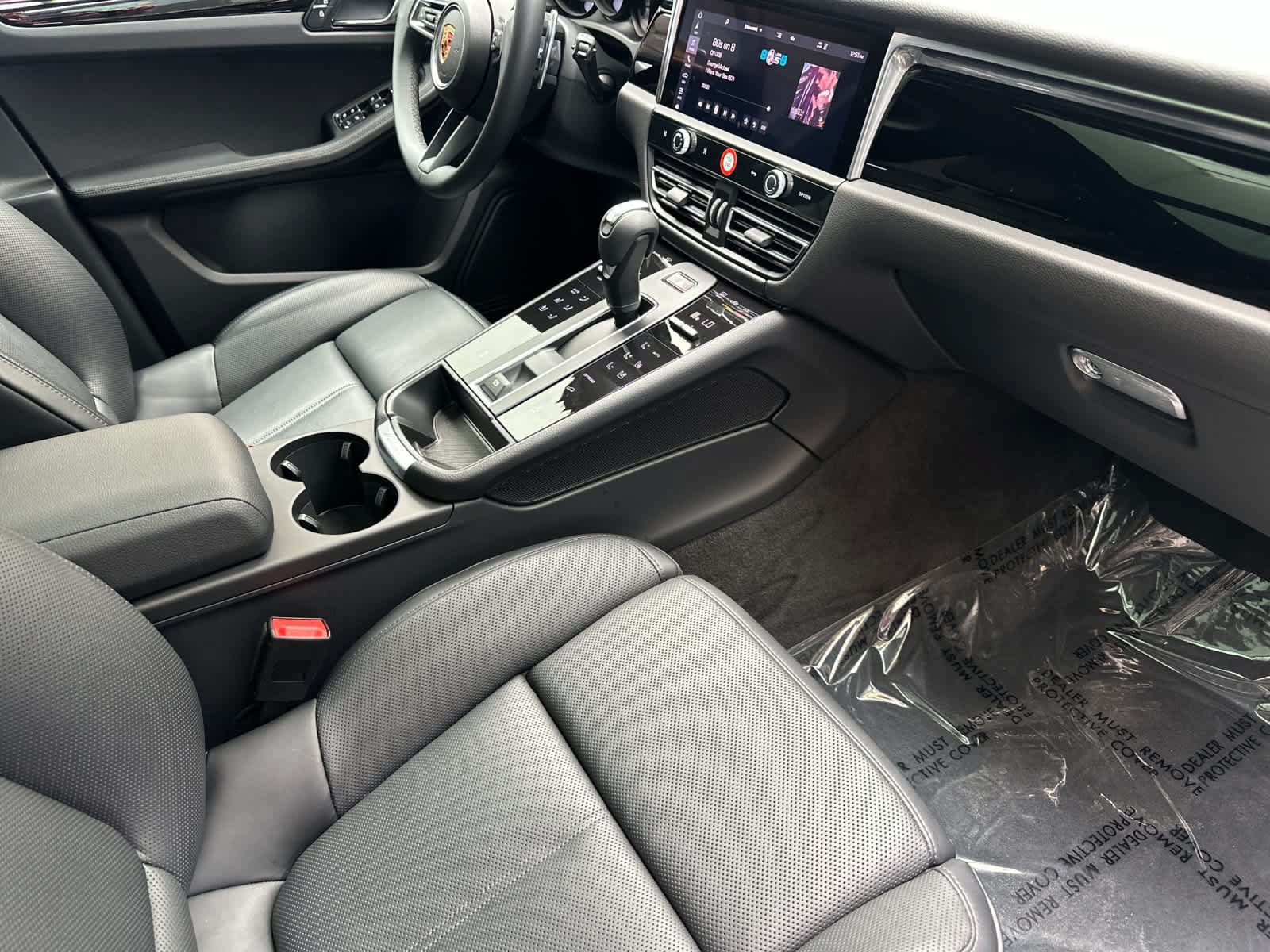 Certified 2025 Porsche Macan AWD/4WD image 17