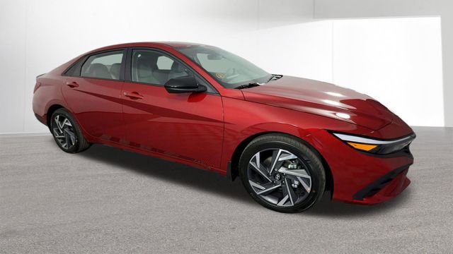 Used 2025 Hyundai Elantra Sport FWD image 2
