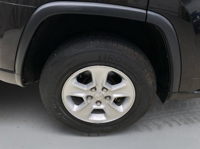 Used 2016 Jeep Grand Cherokee Laredo AWD/4WD image 17