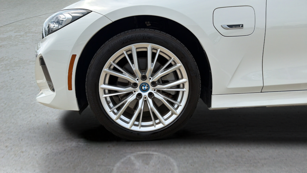 Used 2023 BMW 330e xDrive w/ Driving Assistance Package AWD/4WD image 26