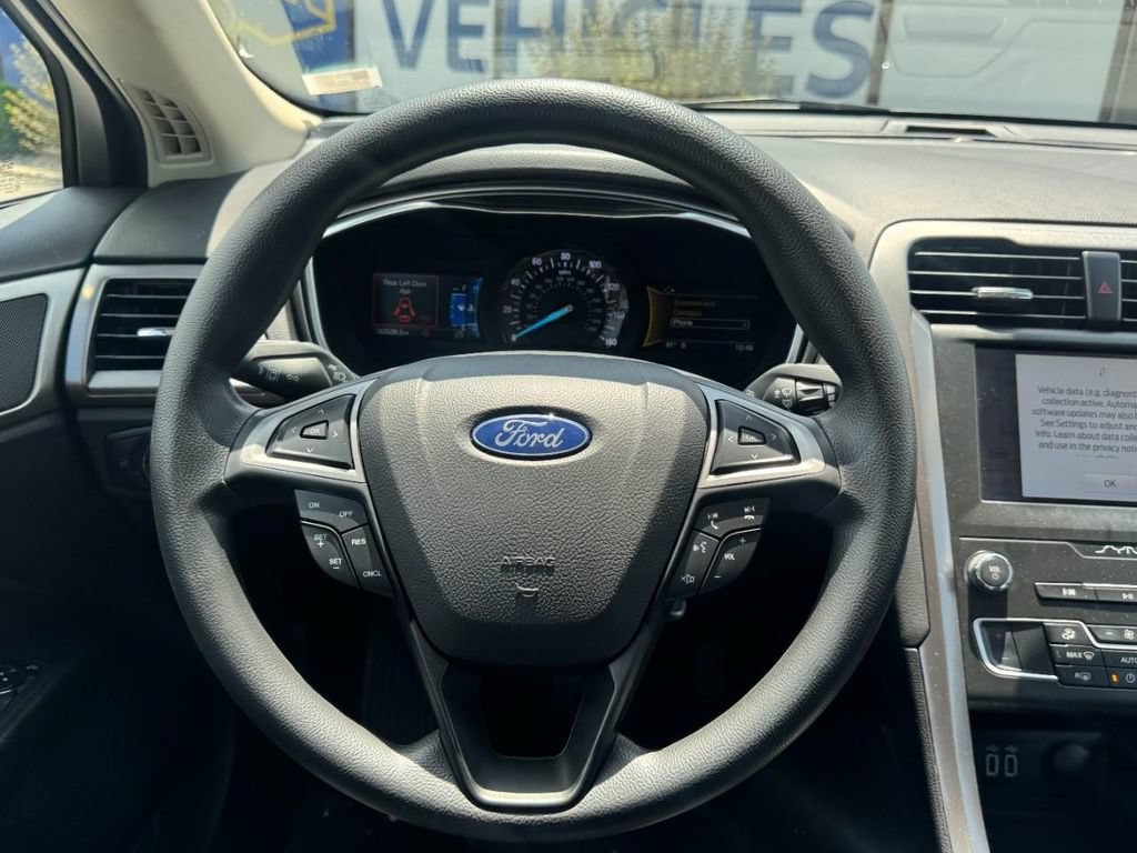 Used 2020 Ford Fusion SE FWD image 12