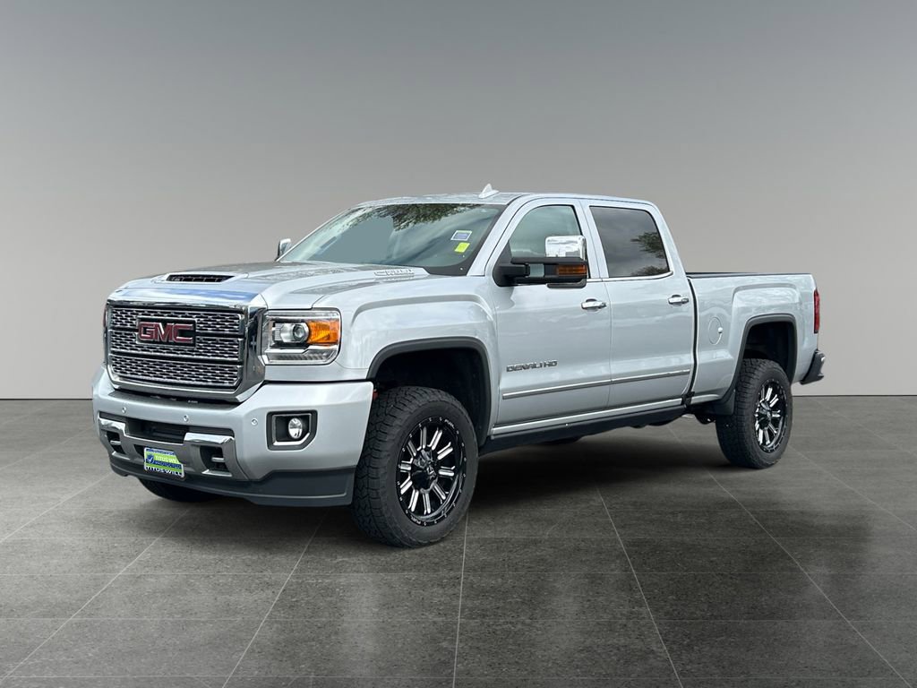 Used 2019 GMC Sierra 2500 Denali w/ Duramax Plus Package AWD/4WD image 3