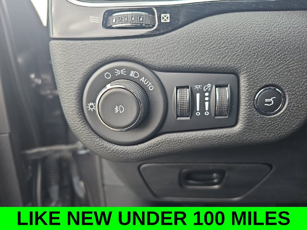 Used 2023 Jeep Cherokee Altitude Lux AWD/4WD image 26