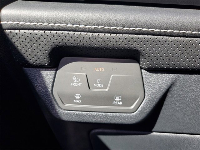 Certified 2024 Volkswagen Atlas Cross Sport SE w/ Black Wheel Package image 28