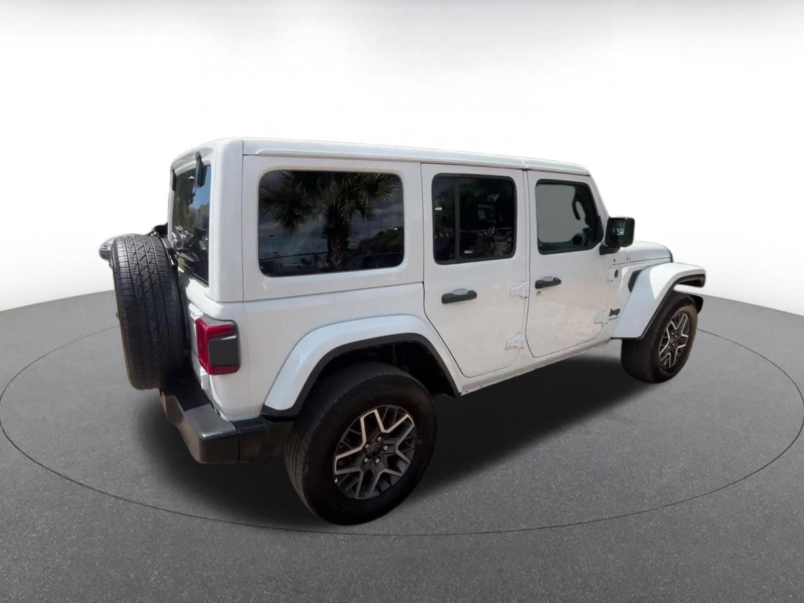 Used 2025 Jeep Wrangler Unlimited Sahara AWD/4WD image 15