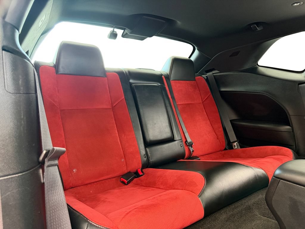 Used 2015 Dodge Challenger R/T Plus RWD image 18