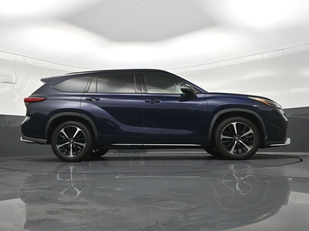 Used 2021 Toyota Highlander XSE FWD image 29