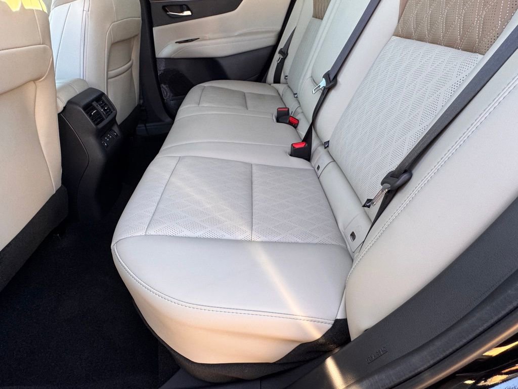 Used 2025 Nissan Murano Platinum w/ Cargo Package image 32