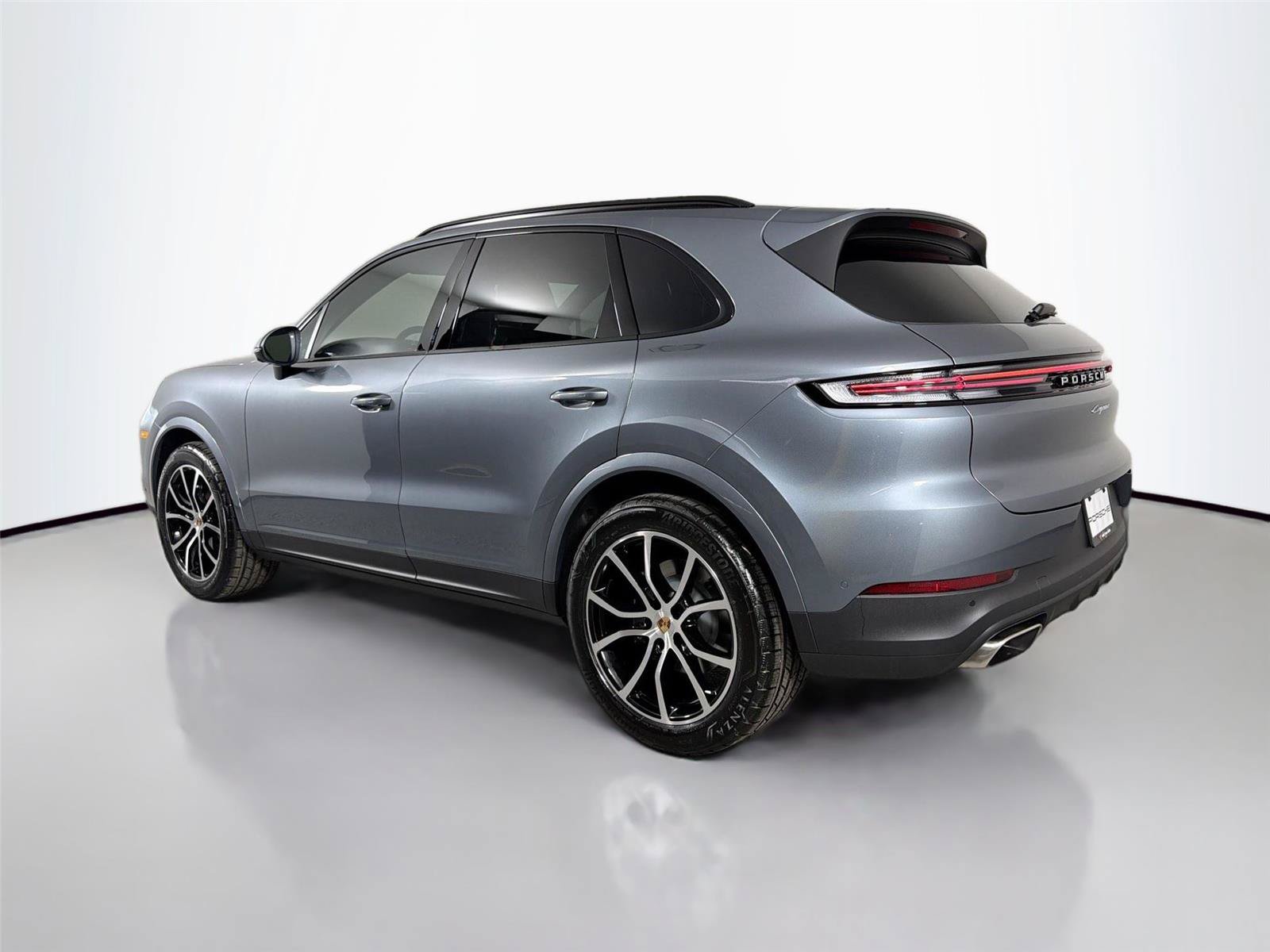 Certified 2026 Porsche Cayenne AWD/4WD image 3