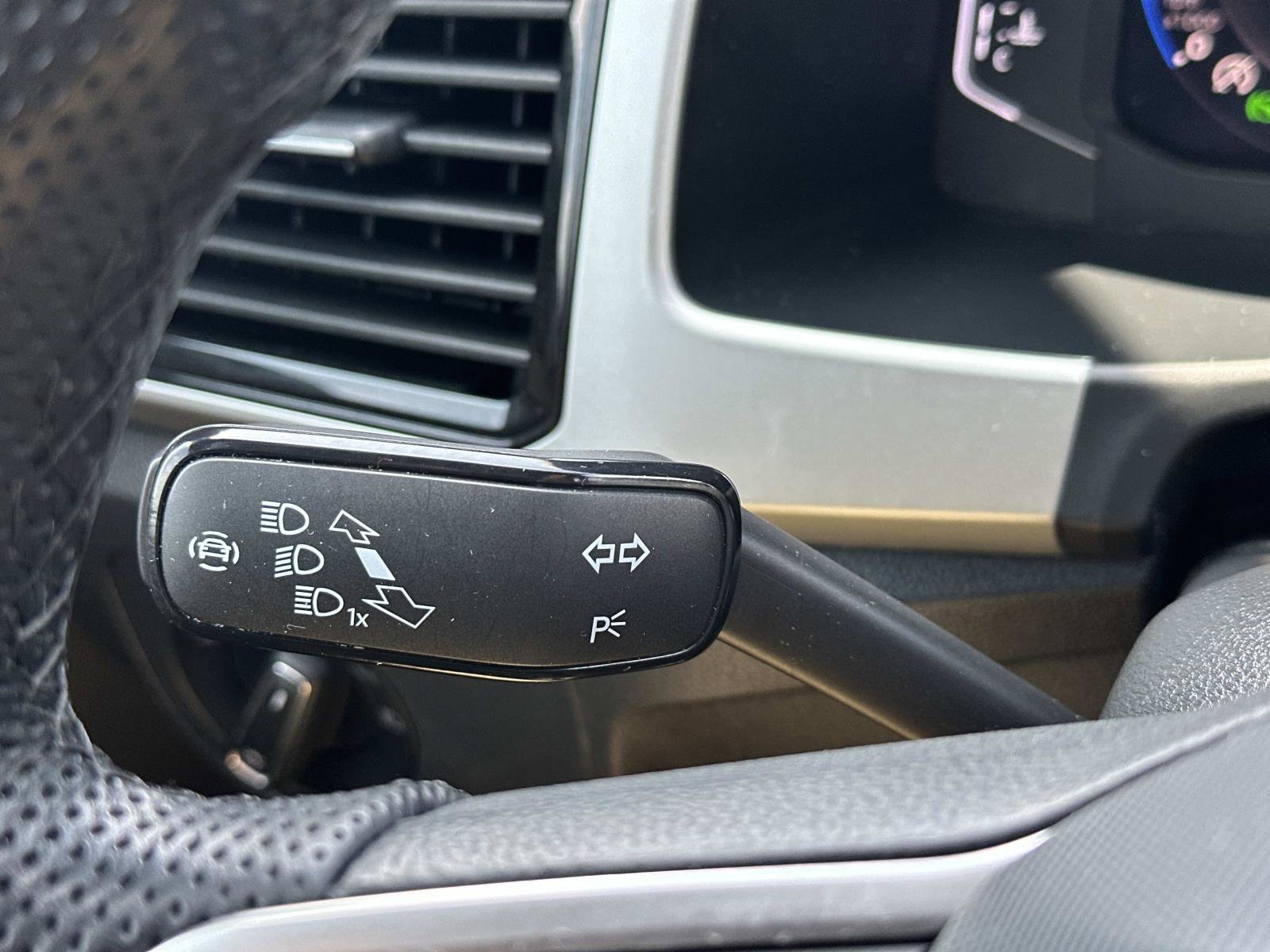 Used 2023 Volkswagen Atlas Cross Sport SEL R-Line AWD/4WD image 26