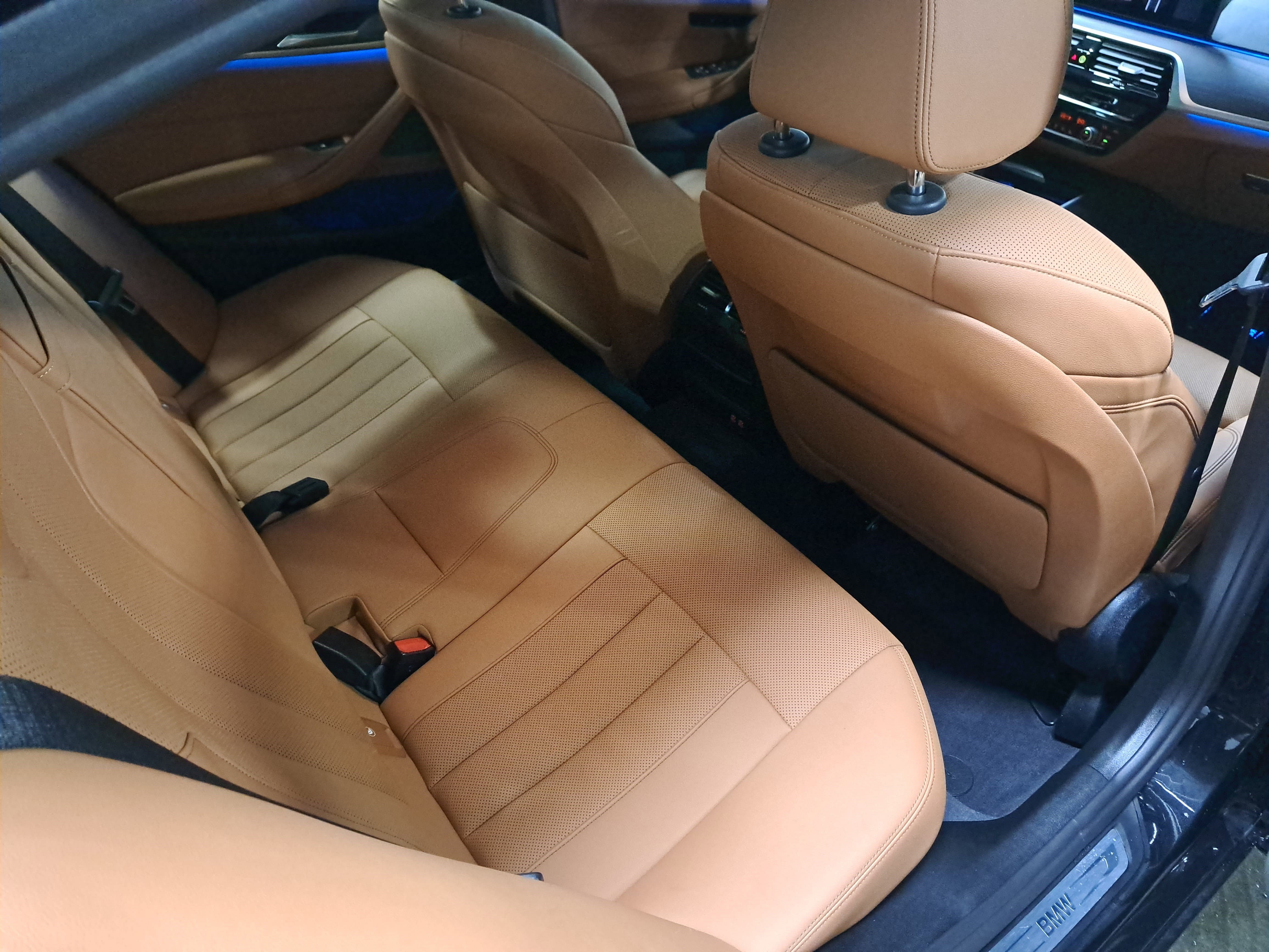 Certified 2023 BMW 530e w/ Premium Package image 11
