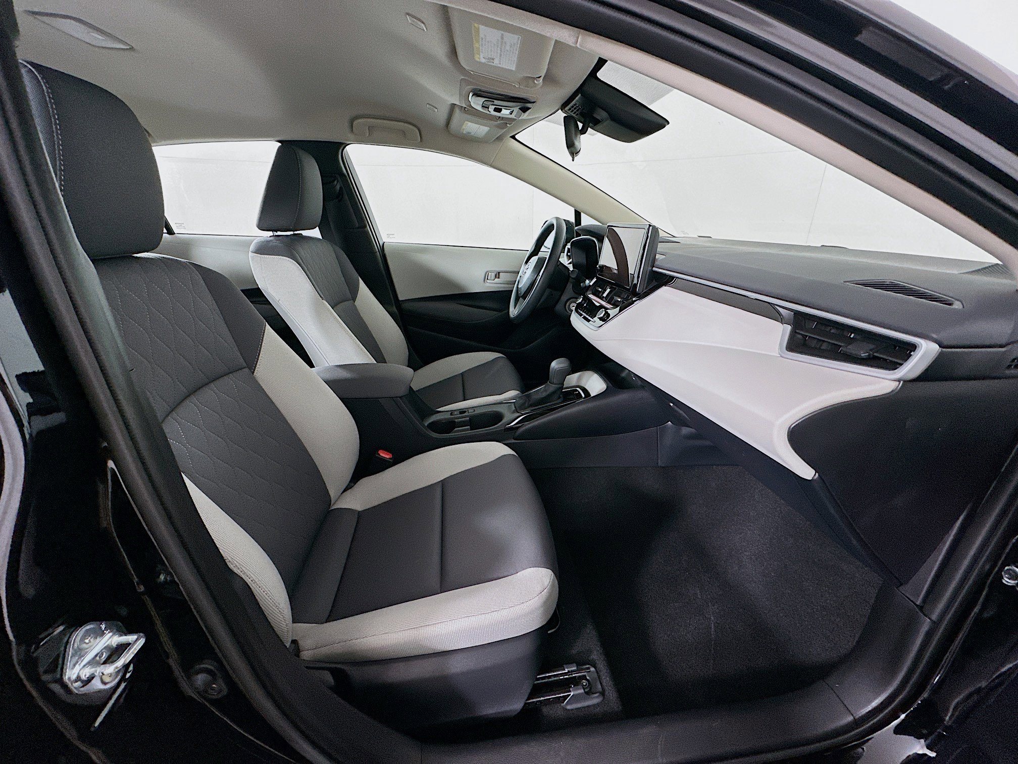 Used 2026 Toyota Corolla LE image 30