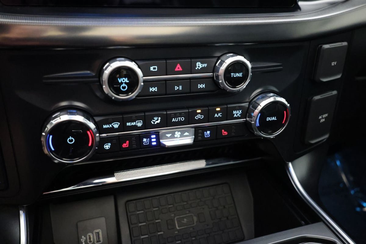 Used 2025 Ford F150 Raptor AWD/4WD image 32