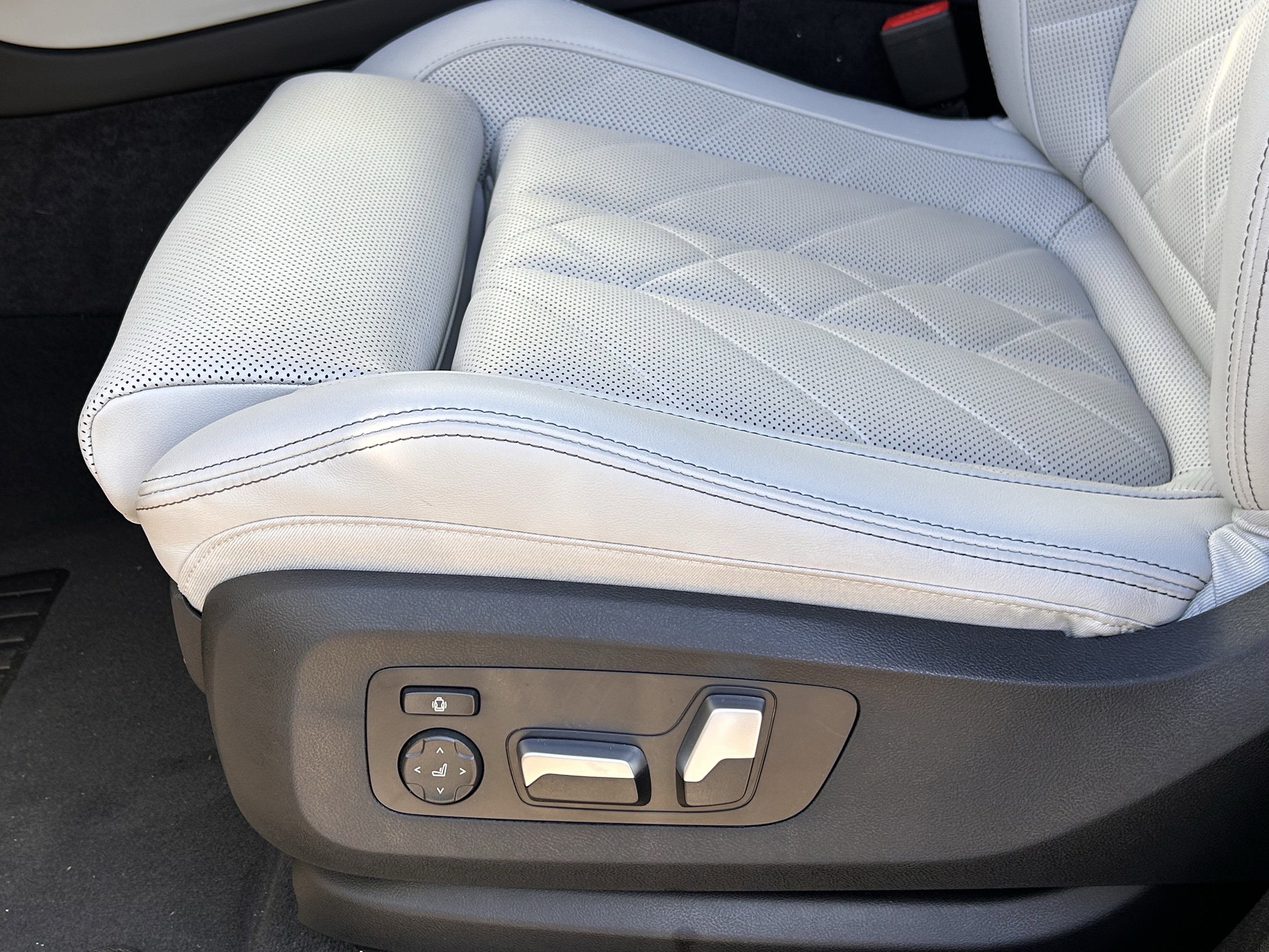 Used 2025 BMW X6 xDrive40i image 21