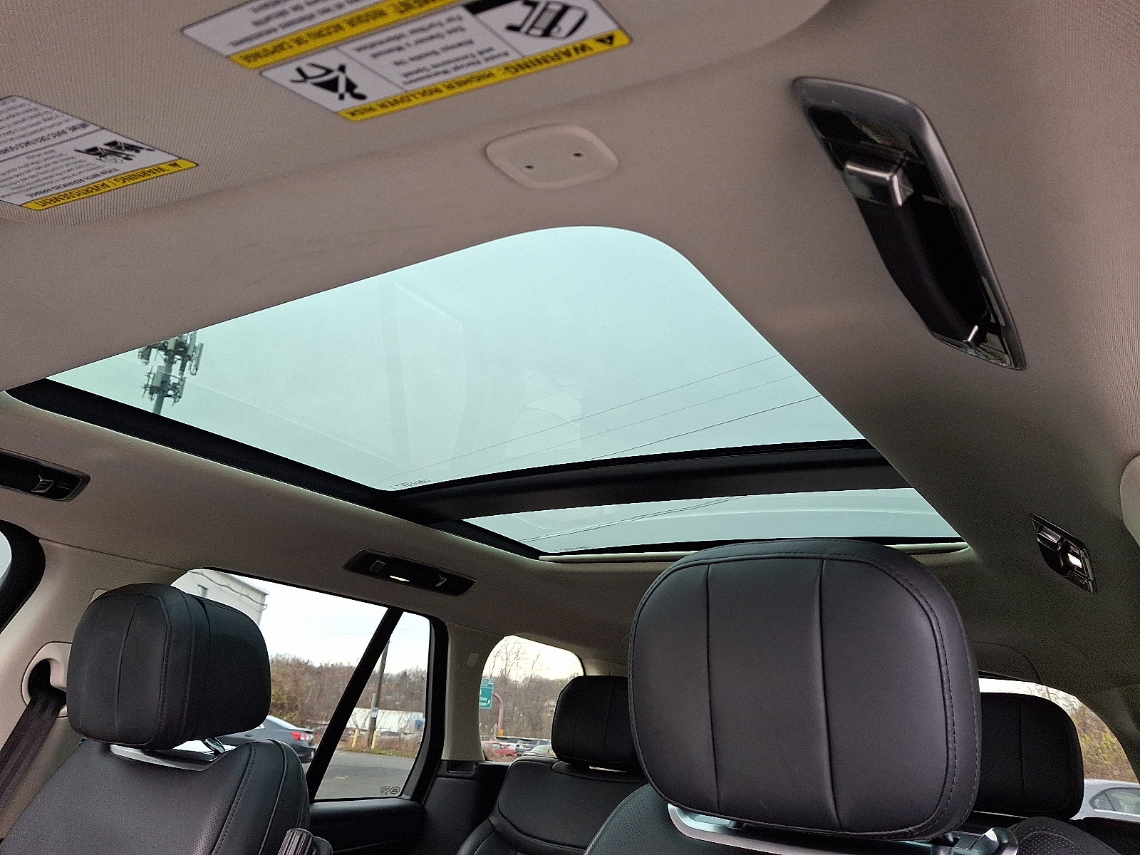 Used 2023 Land Rover Range Rover SE image 14