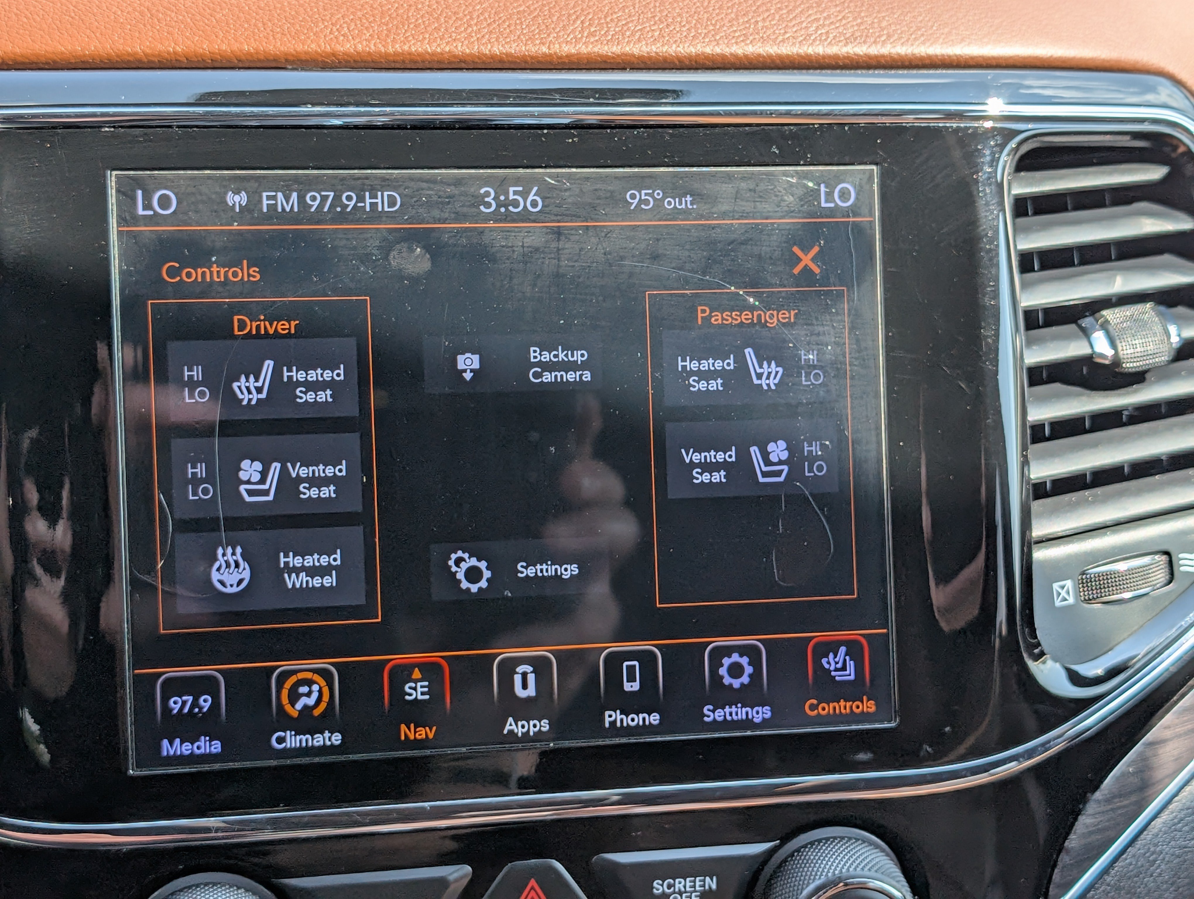 Used 2020 Jeep Grand Cherokee Overland AWD/4WD image 29