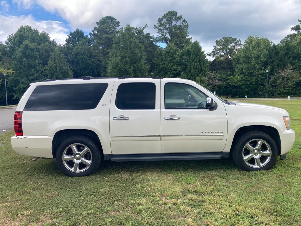 Used 2011 Chevrolet Suburban LTZ image 5