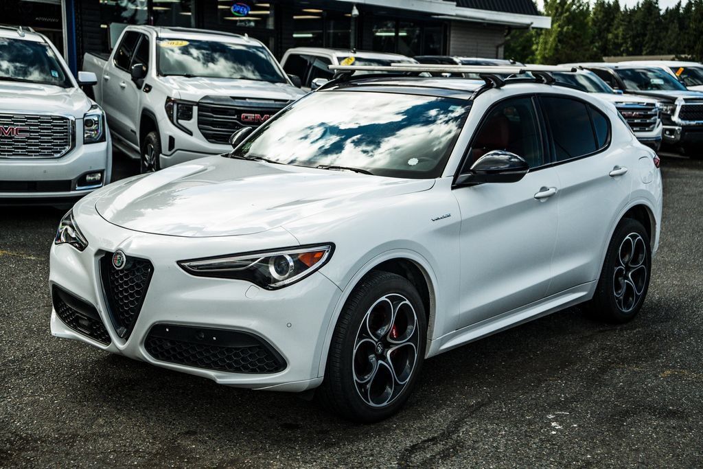 Used 2022 Alfa Romeo Stelvio Veloce AWD/4WD image 4