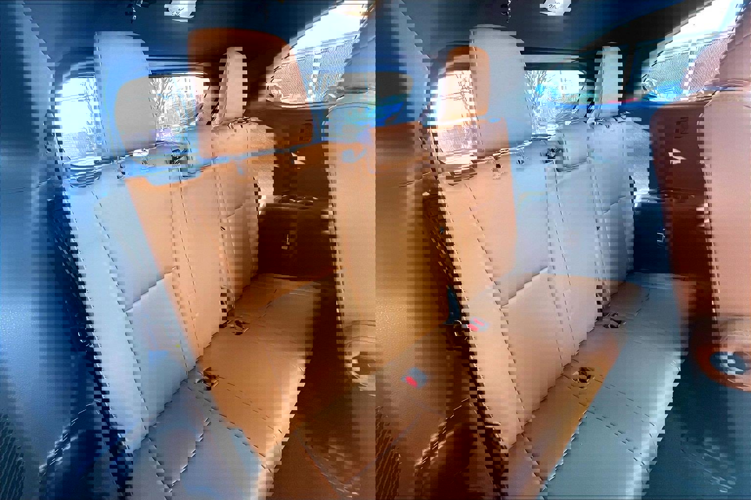 Used 2024 Toyota Highlander Platinum image 33