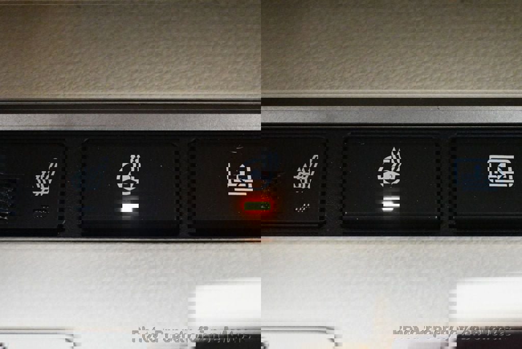 Used 2013 Lexus ES 300h image 49