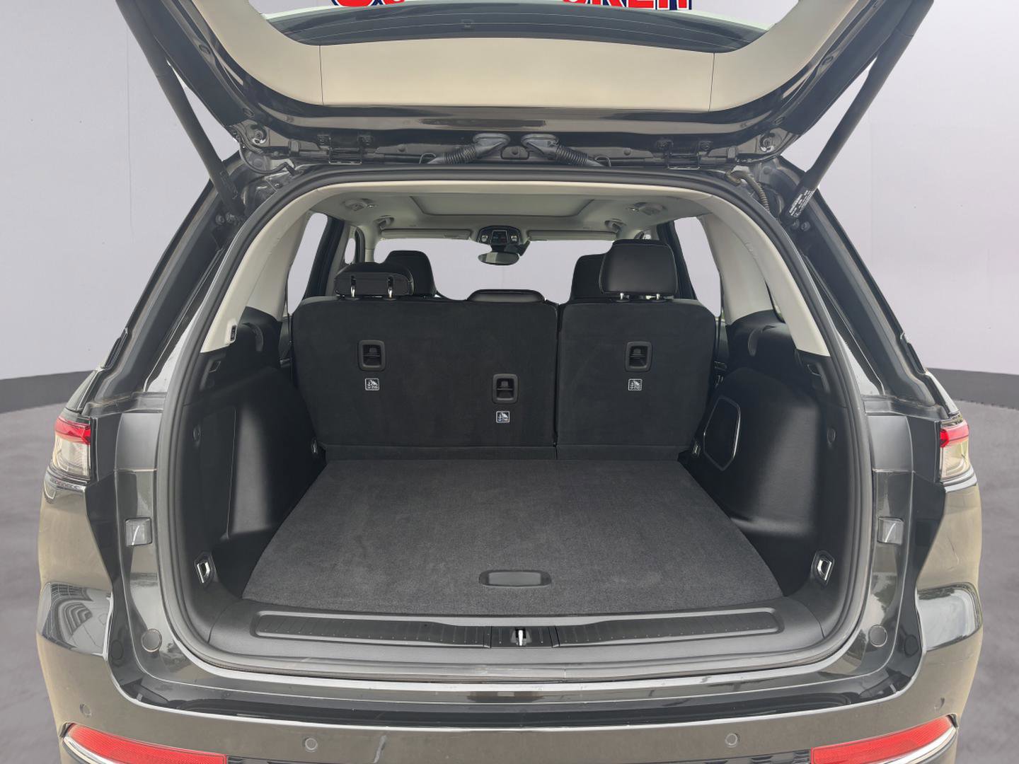 Used 2023 Jeep Grand Cherokee 4WD 4xe image 9