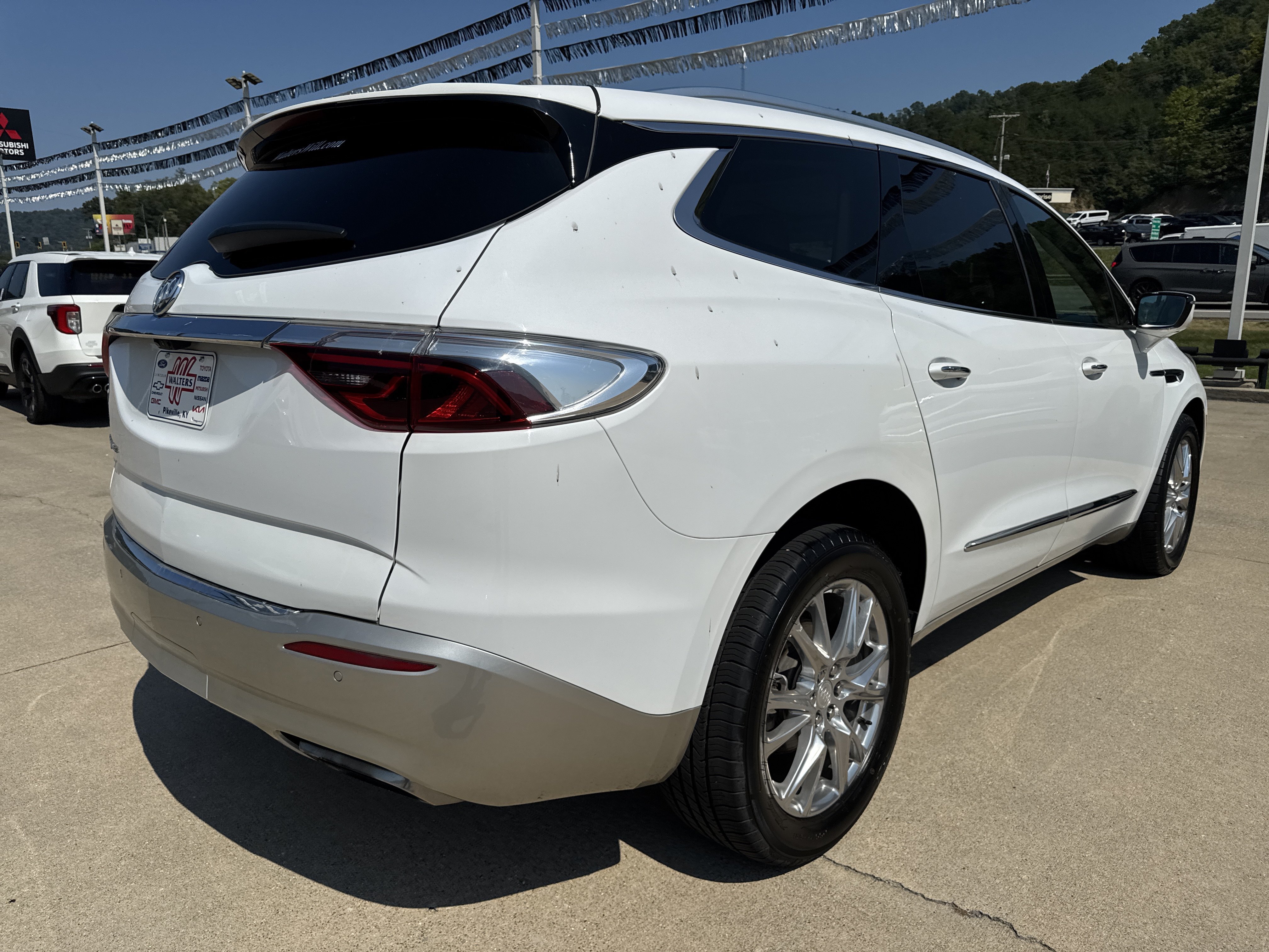 Used 2022 Buick Enclave Premium w/ Experience Buick Package AWD/4WD image 7