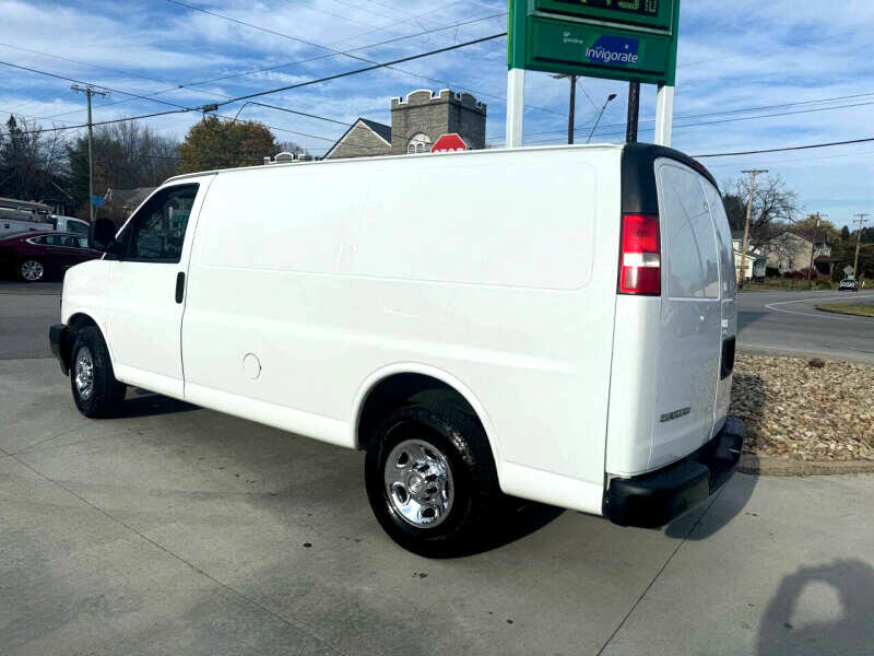 Used 2018 Chevrolet Express 2500 image 3