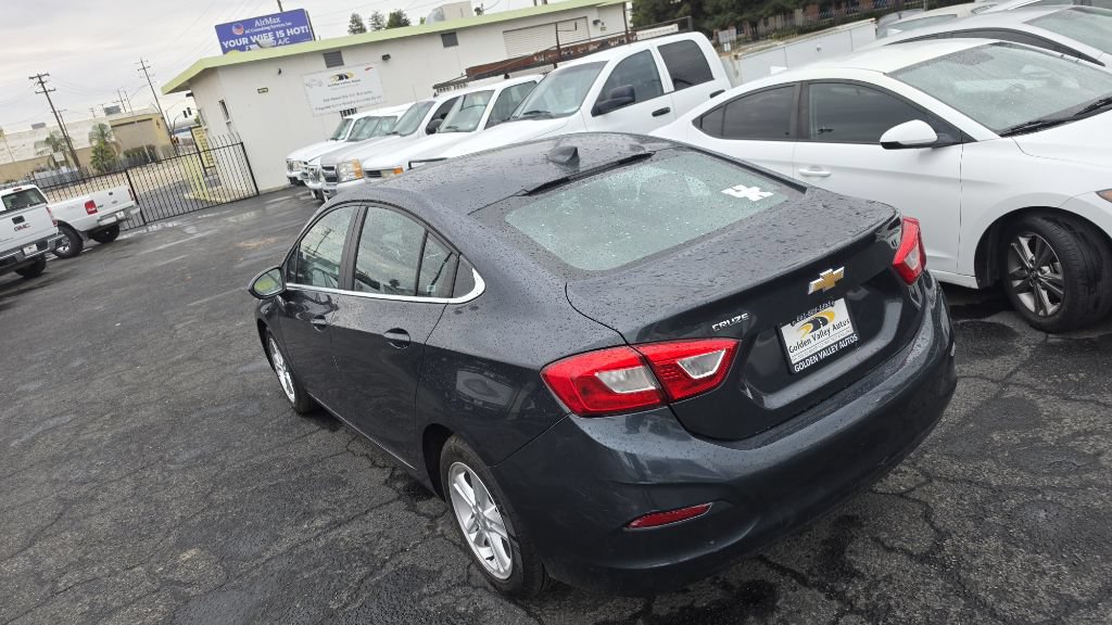 Used 2018 Chevrolet Cruze LT FWD image 3