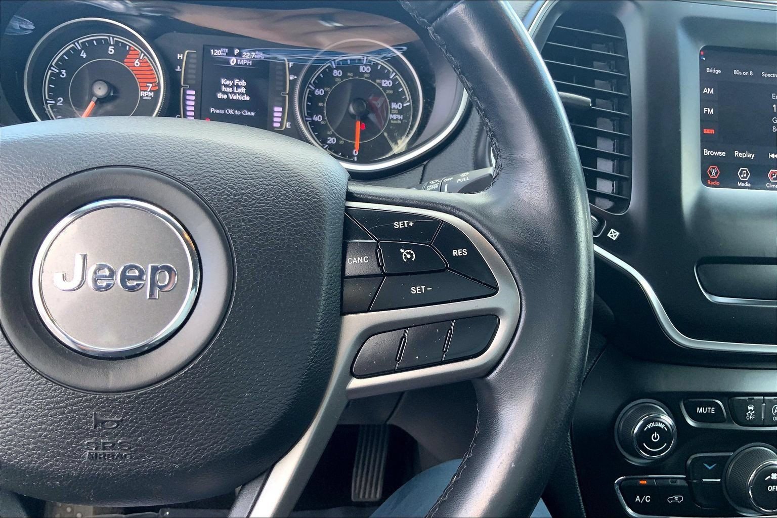 Used 2019 Jeep Cherokee Latitude Plus AWD/4WD image 23