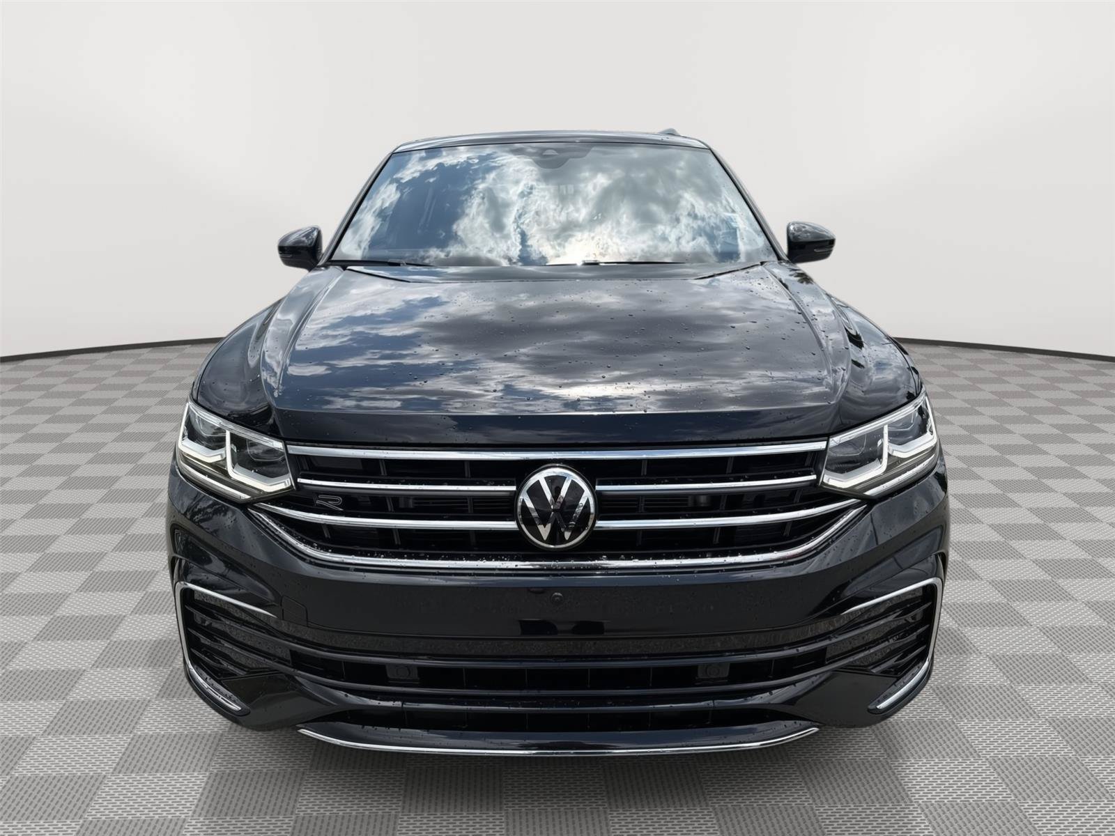 Used 2023 Volkswagen Tiguan SEL R-Line AWD/4WD image 8