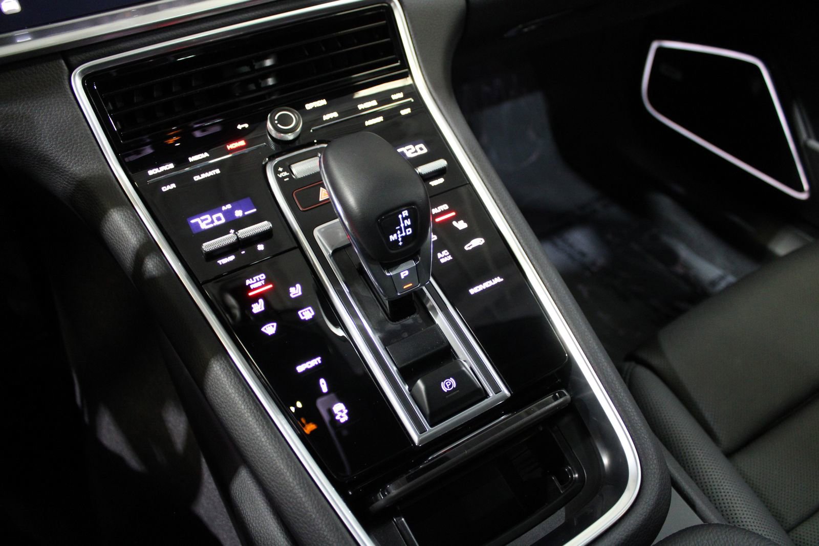 Used 2023 Porsche Panamera Platinum Edition image 46