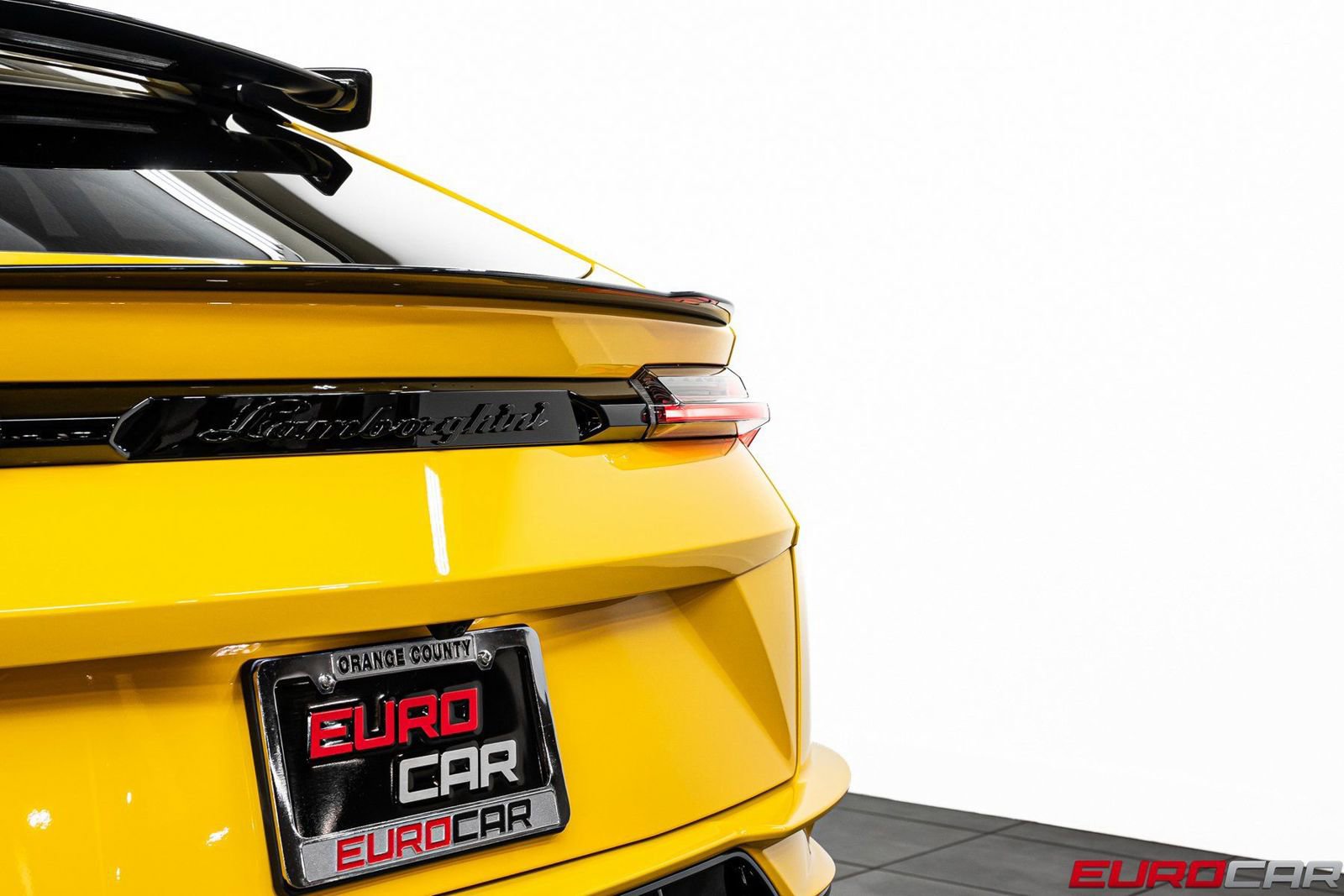 Used 2024 Lamborghini Urus Performante AWD/4WD image 23