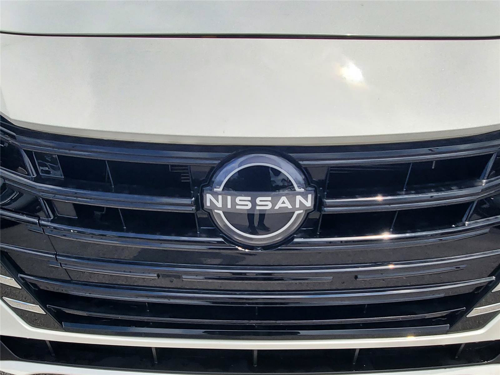 New 2025 Nissan Versa SV w/ Trunk Package FWD image 9