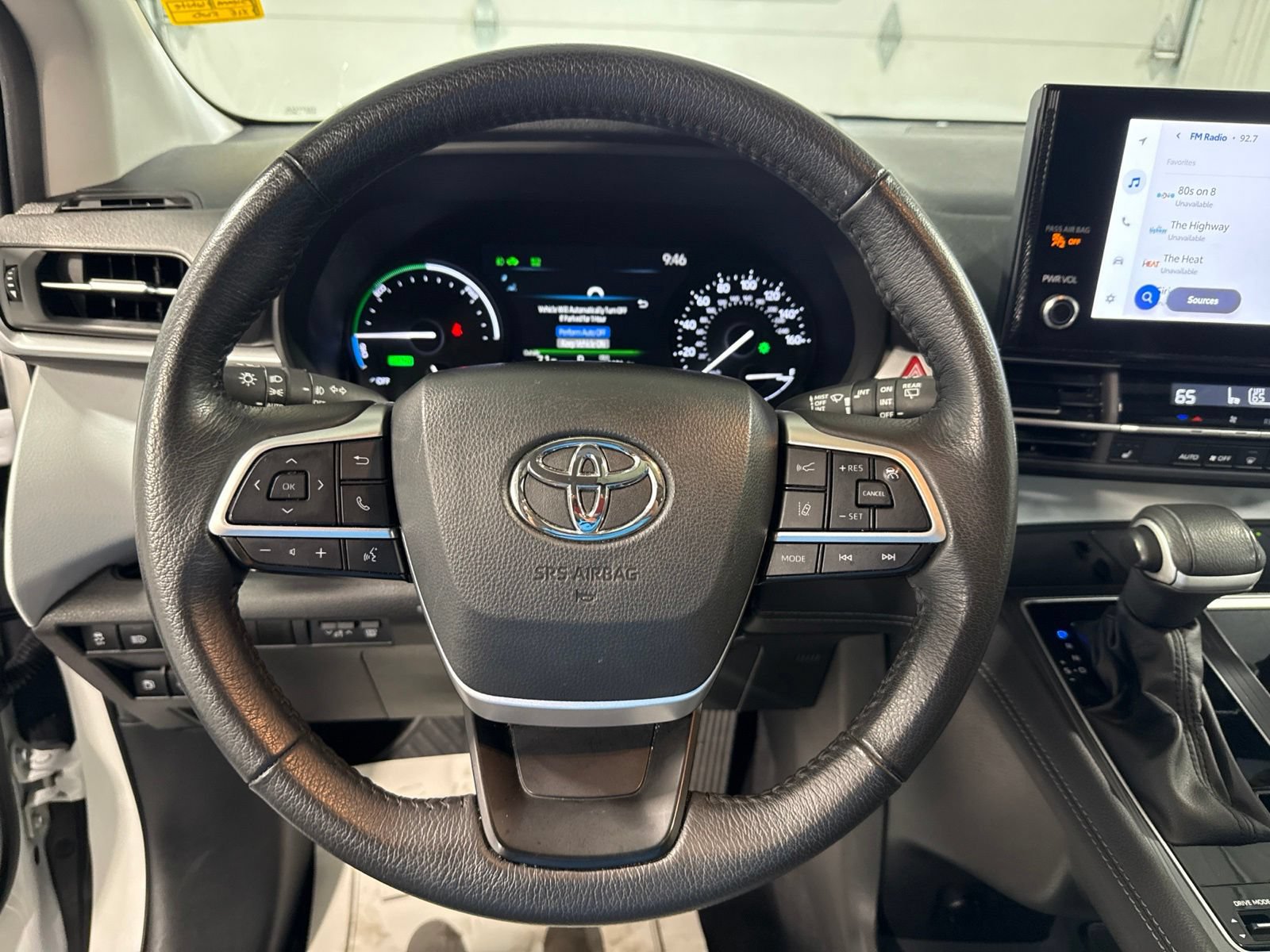 Used 2025 Toyota Sienna XLE FWD image 43