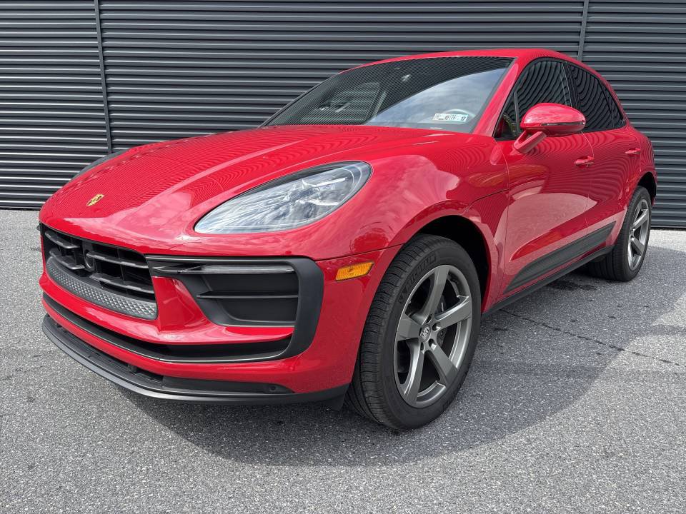 Used 2025 Porsche Macan AWD/4WD image 1