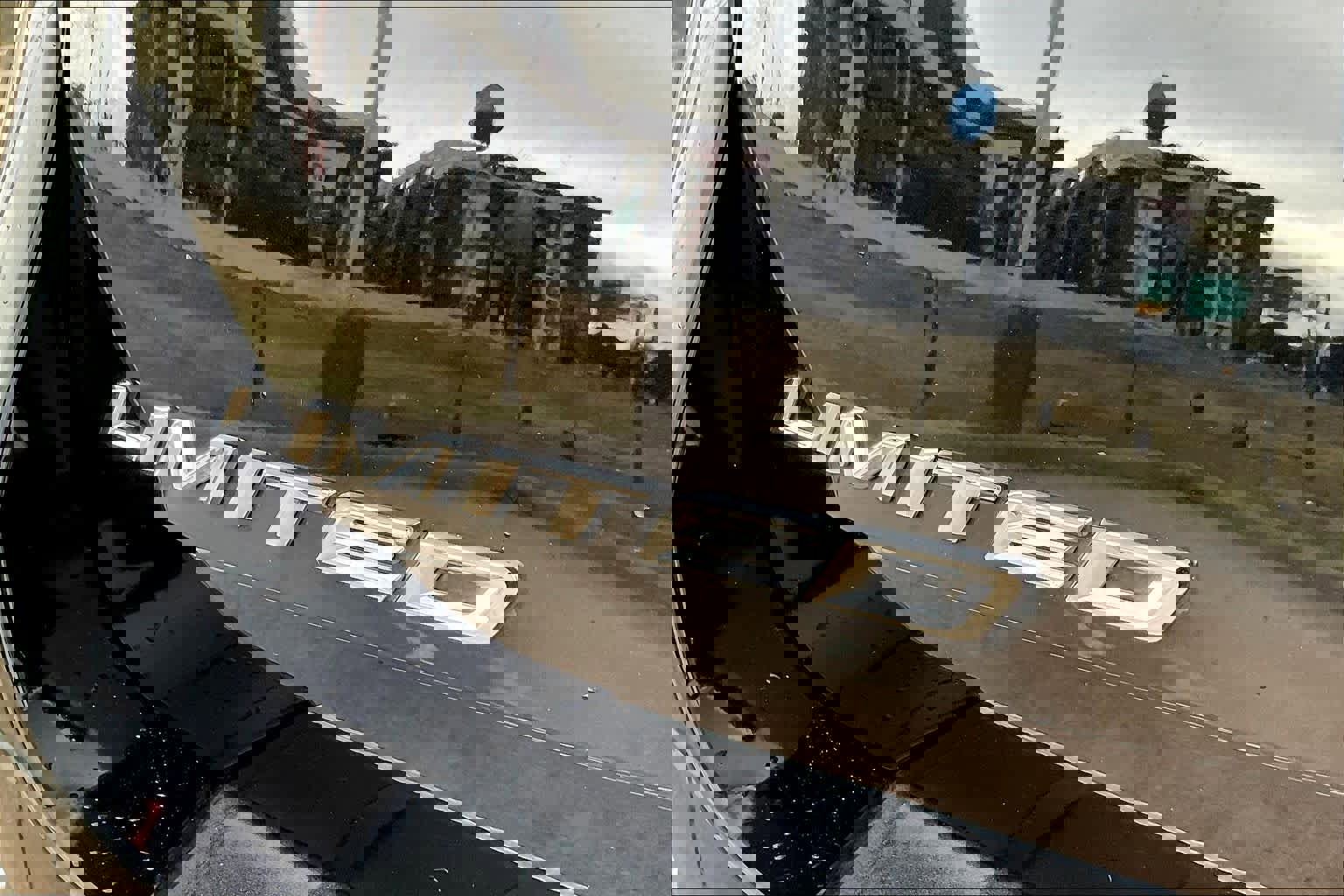 Used 2024 Ford Explorer Limited image 8