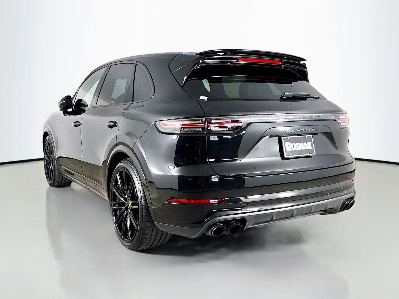 Used 2023 Porsche Cayenne Turbo image 5